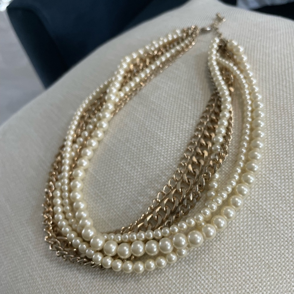 Pearl and gold chain necklace